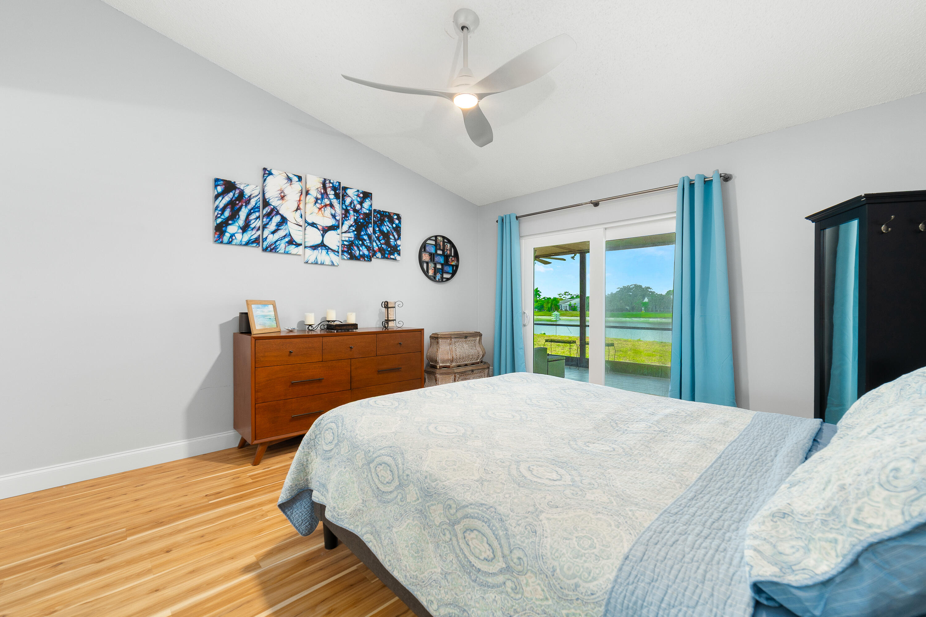 142 Timberline Drive Jupiter, FL 33458 - Photo 19 of 35 a bed sitting in a bedroom and a large window