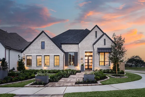 $815,000 | 10402 Vineyard Shr Drive, Missouri City, TX 77459