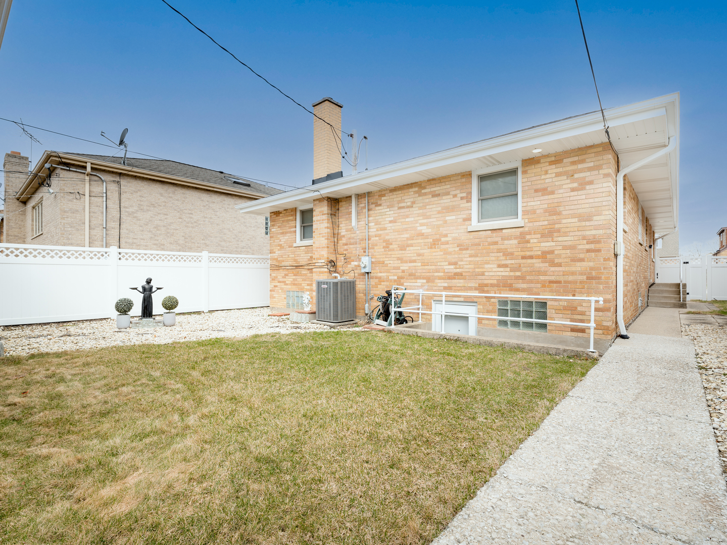 7643 West Rascher Avenue Chicago, IL 60656 - Photo 4 of 24 Gallery Image 4