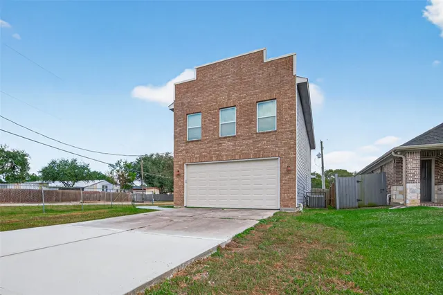 $2,000 | 146 Disney Street, Arcola, TX 77583