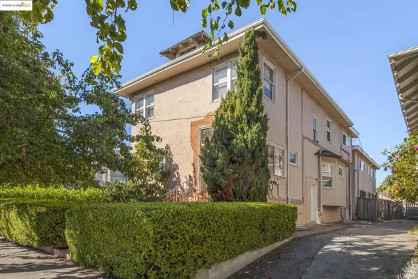 $1,360,000 | 558 58th Street, Oakland, CA 94609