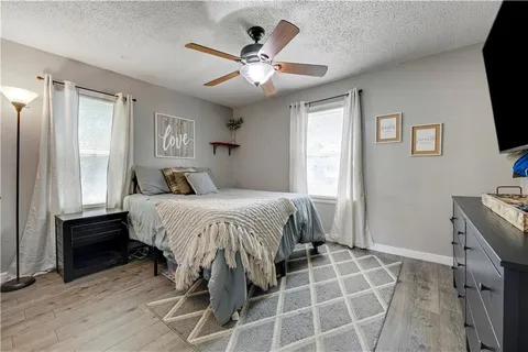 $270,000 | 5712 West 55th Street, Mission, KS 66202