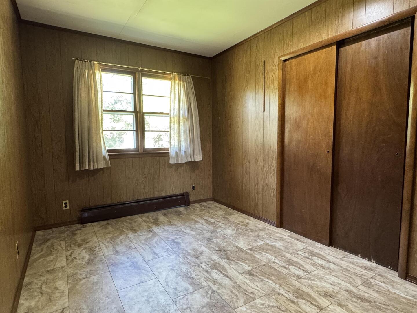 3536 West Grange Hall Road Murphysboro, IL 62966 - Photo 23 of 40 a view of an empty room and window
