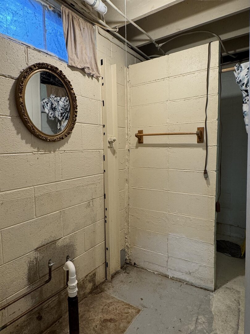 3536 West Grange Hall Road Murphysboro, IL 62966 - Photo 29 of 40 a bathroom with a sink a toilet and shower