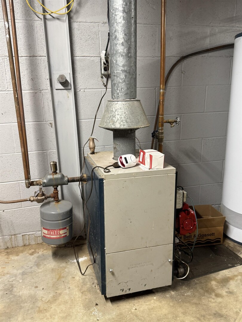 3536 West Grange Hall Road Murphysboro, IL 62966 - Photo 32 of 40 a utility room with a sink washer and dryer