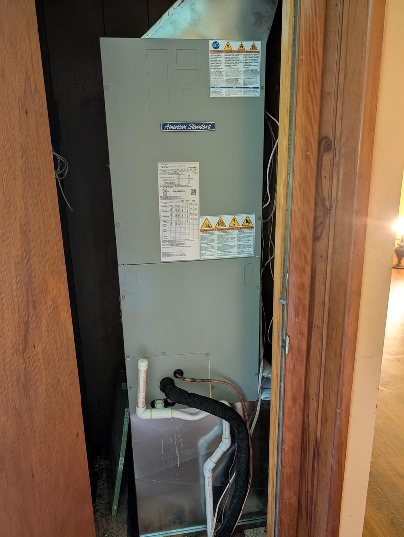 3536 West Grange Hall Road Murphysboro, IL 62966 - Photo 35 of 40 a room with a window