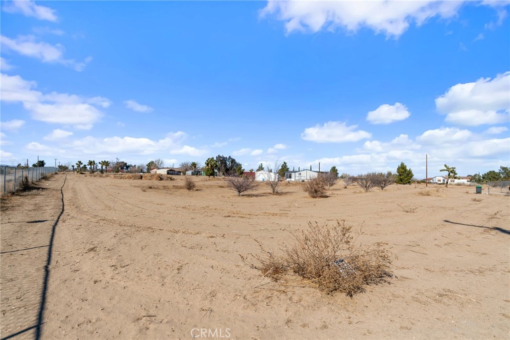 11524 Paramount Road Phelan, CA 92371 - Photo 32 of 34