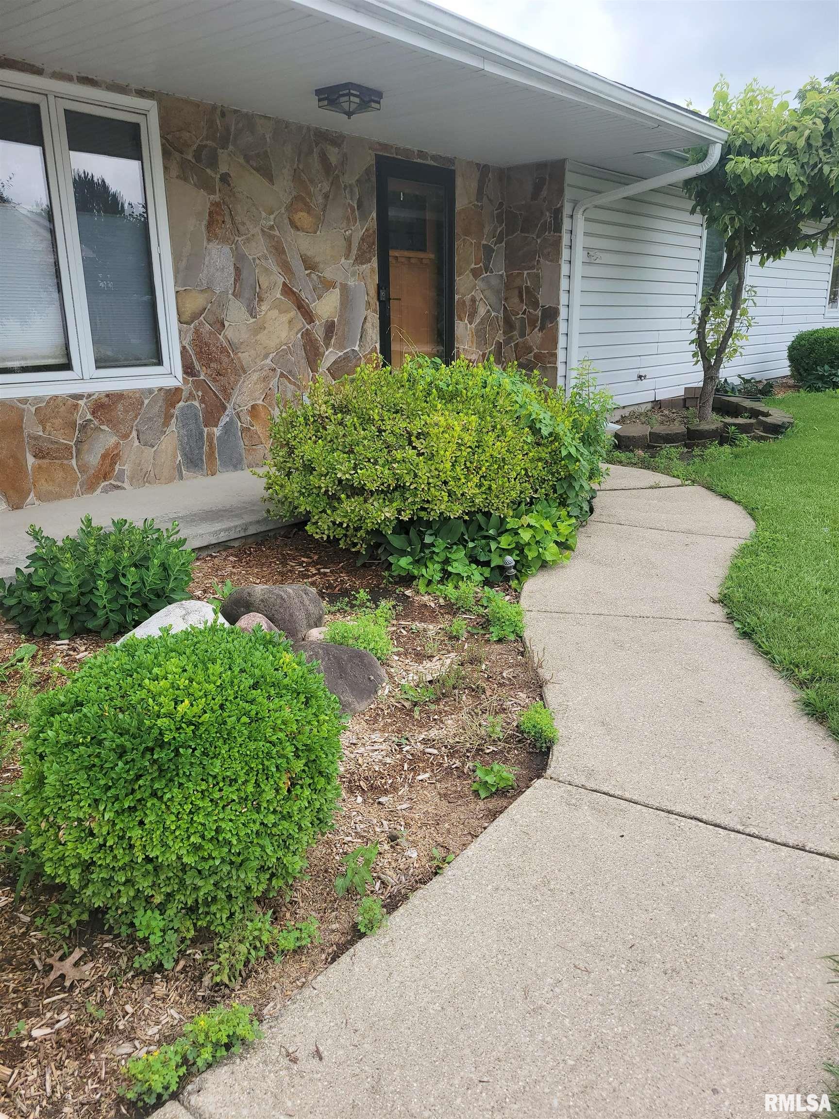 120 Agustus Lane Springfield, IL 62703 - Photo 2 of 24