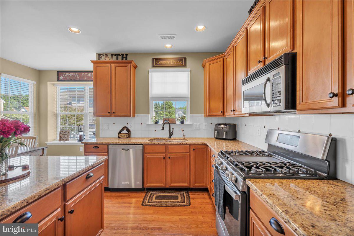 74 Candlewood Road Williamstown, NJ 08094 - Photo 9 of 45 Warm and inviting kitchen space.