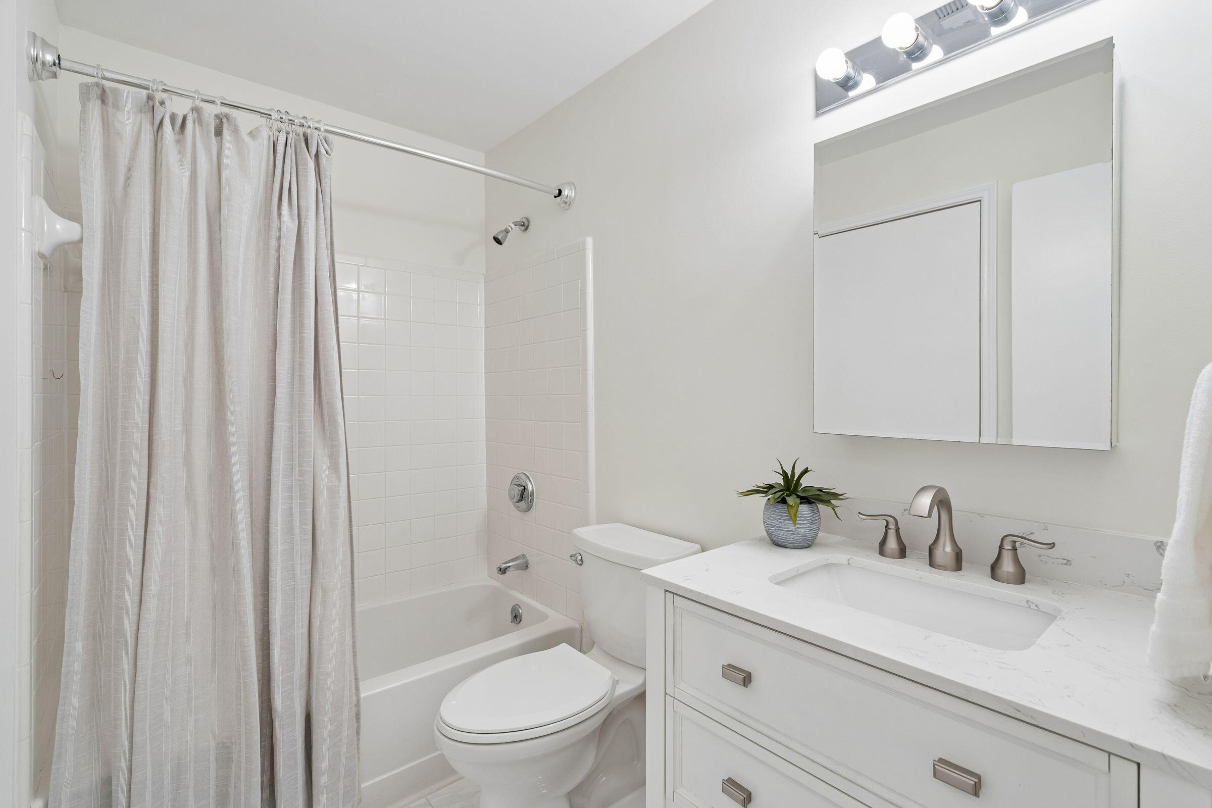 2011 North Highway 17, Unit 1900R Mount Pleasant, SC 29466 - Photo 37 of 79 Bathroom 2