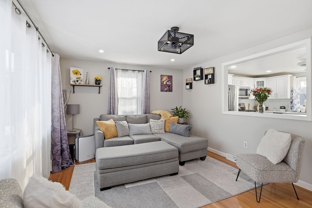 30 West Hill Road Springfield, MA 01109 - Photo 4 of 33 Gallery Image 4