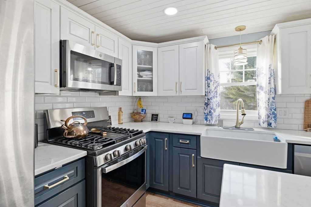 30 West Hill Road Springfield, MA 01109 - Photo 8 of 33 Gallery Image 8