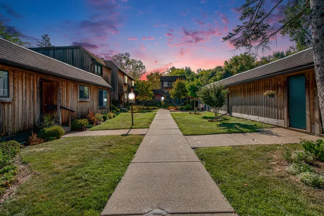 $294,900 | 2127 Pauline Court, Ann Arbor, MI 48103