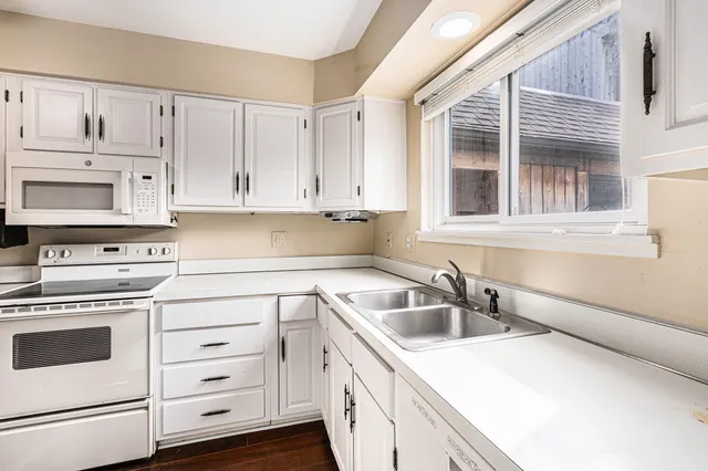 $294,900 | 2127 Pauline Court, Ann Arbor, MI 48103