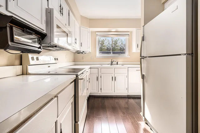 $294,900 | 2127 Pauline Court, Ann Arbor, MI 48103