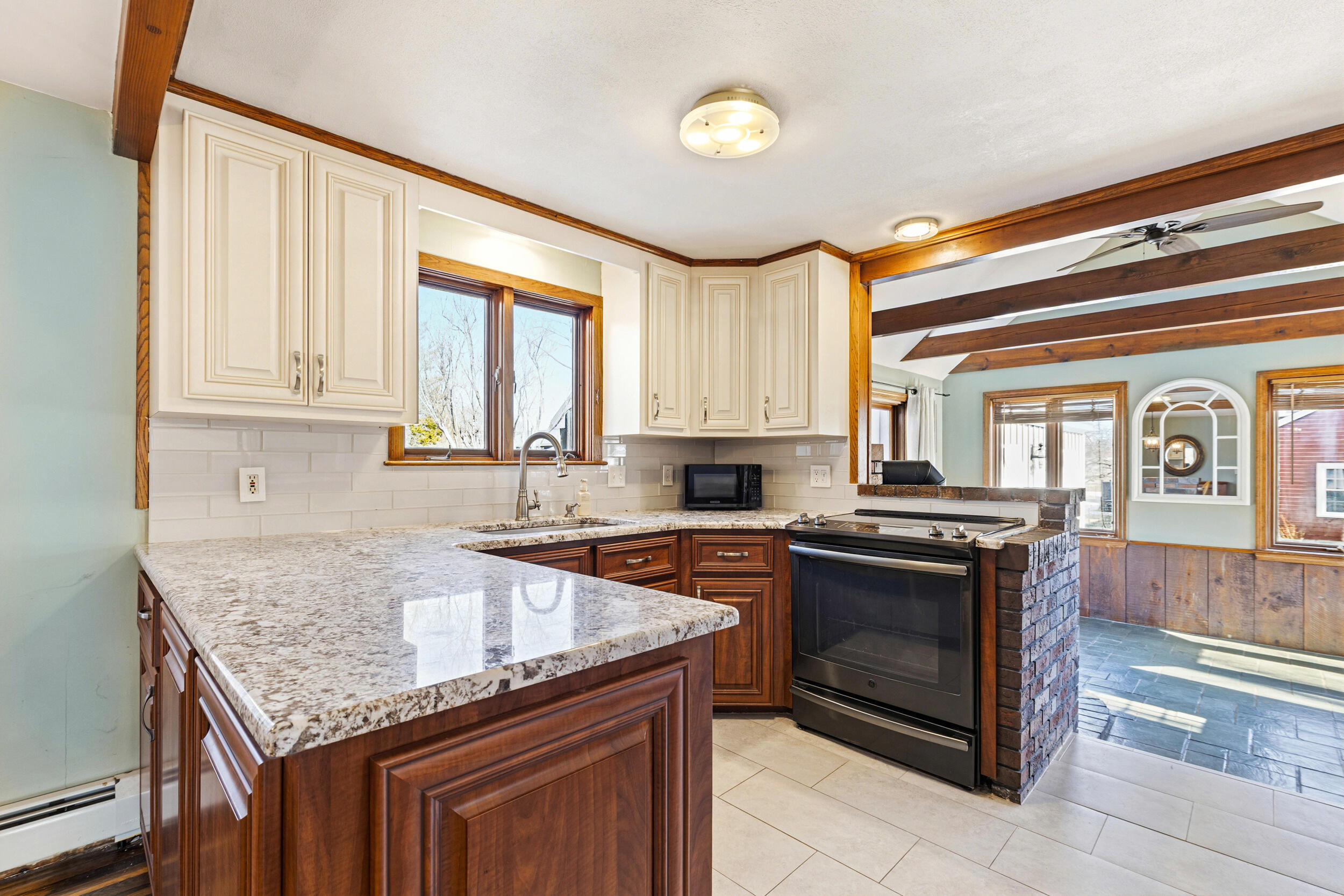 3 Willow Lane Cumberland, ME 04021 - Photo 6 of 60 Kitchen with granite countertops