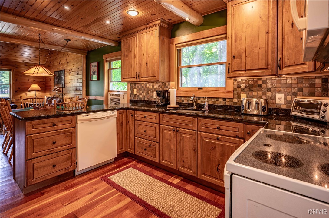 112 Holiday Drive Webb, NY 13420 - Photo 7 of 29 114 Kitchen