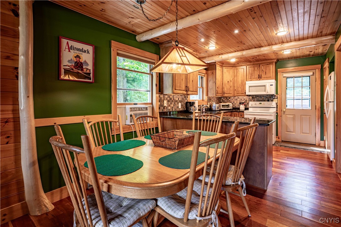 112 Holiday Drive Webb, NY 13420 - Photo 8 of 29 114 Dining Area