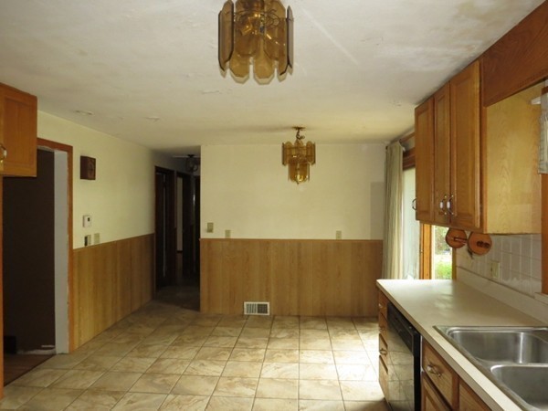 46 Middlebrook Drive Springfield, MA 01129 - Photo 7 of 15 Gallery Image 7
