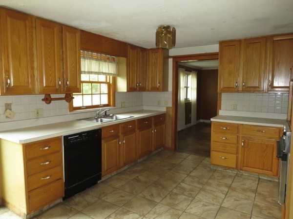 46 Middlebrook Drive Springfield, MA 01129 - Photo 8 of 15 Gallery Image 8