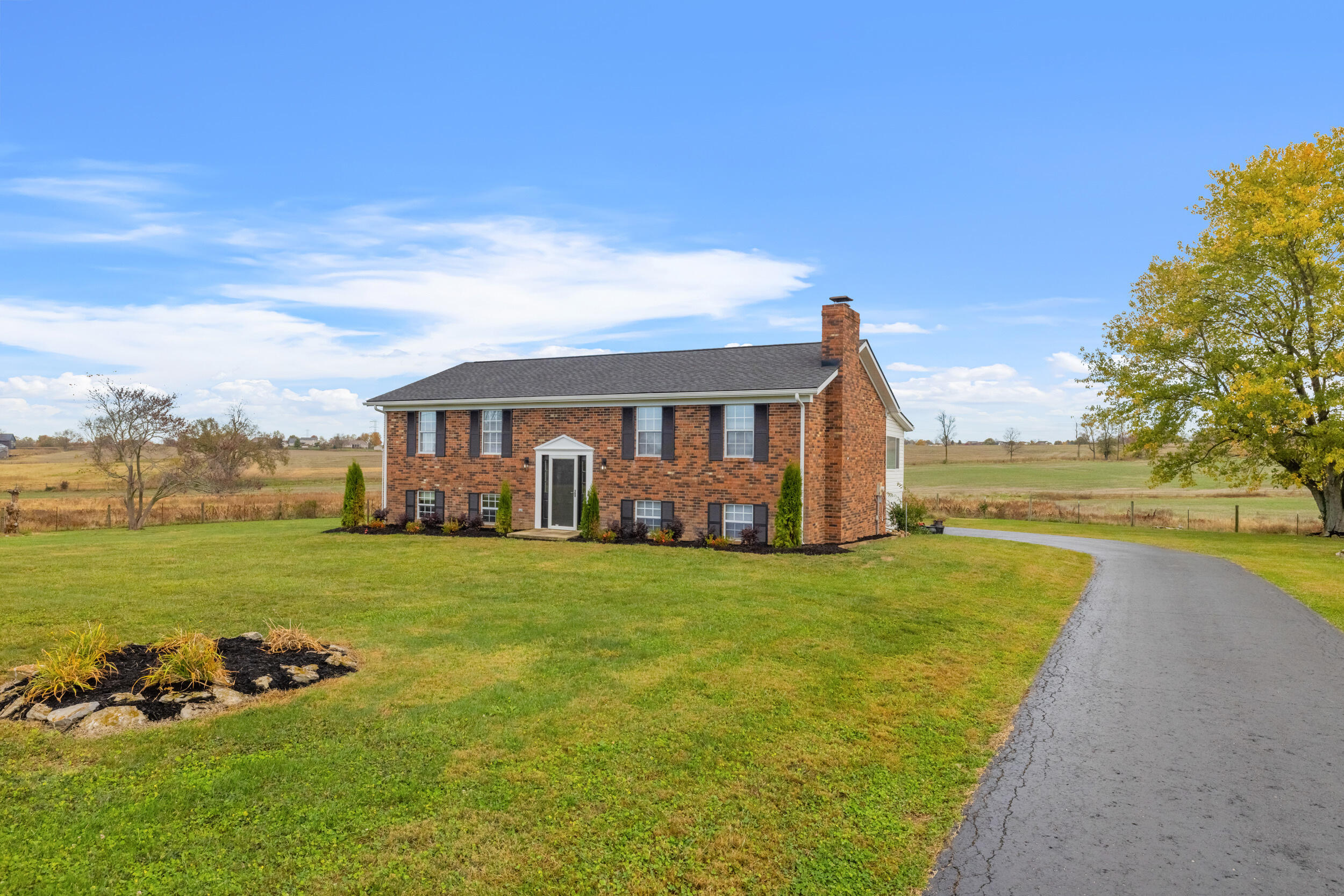 6938 Lexington Road Lancaster, KY 40444 - Photo 3 of 33 IMG_3458