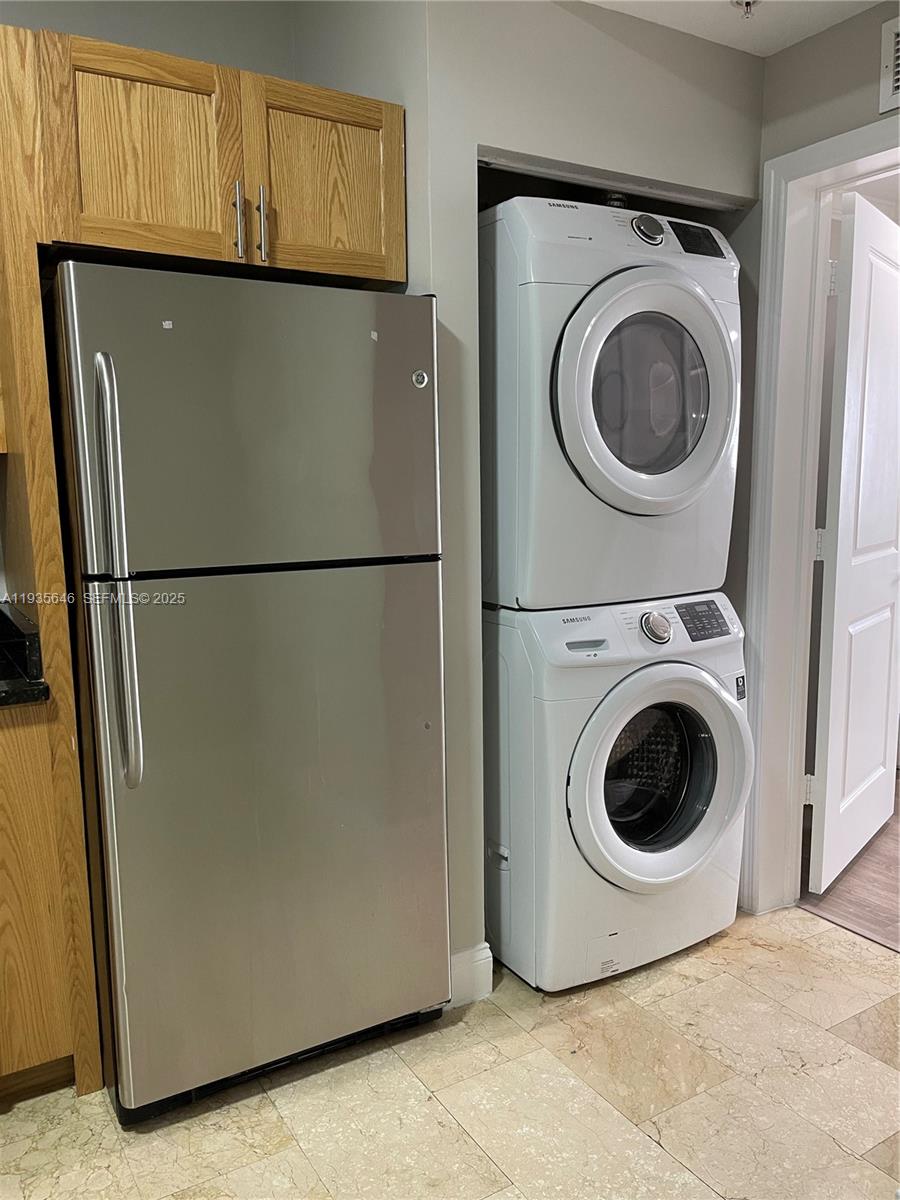 1750 Northwest 107th Avenue, Unit R508 Sweetwater, FL 33172 - Photo 6 of 15 a utility room with dryer and washer