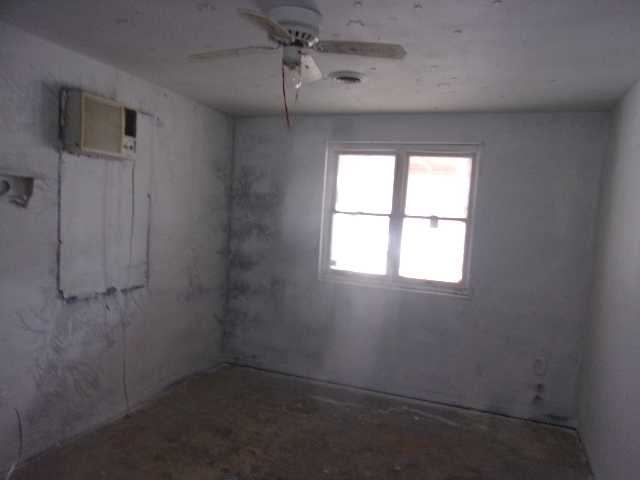 104 Algonquin Road Marquette Heights, IL 61554 - Photo 9 of 12 an empty room with a window