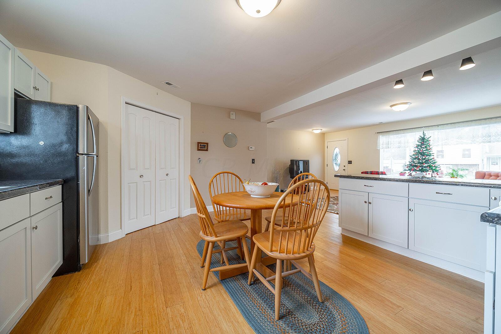 240 Chapelfield Road Columbus, OH 43230 - Photo 14 of 45 Kitchen