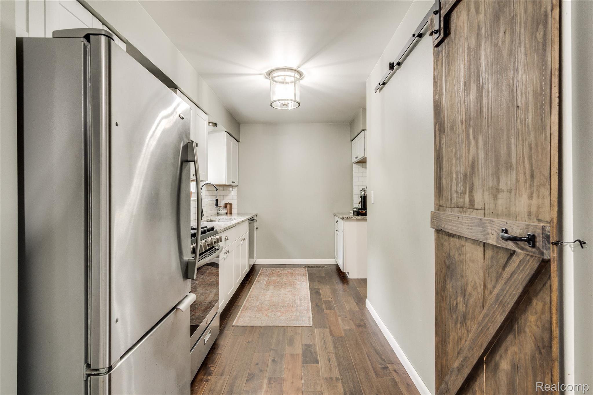 13126 Torrey Road Fenton, MI 48430 - Photo 8 of 40 Interiors (11 of 43).jpg
