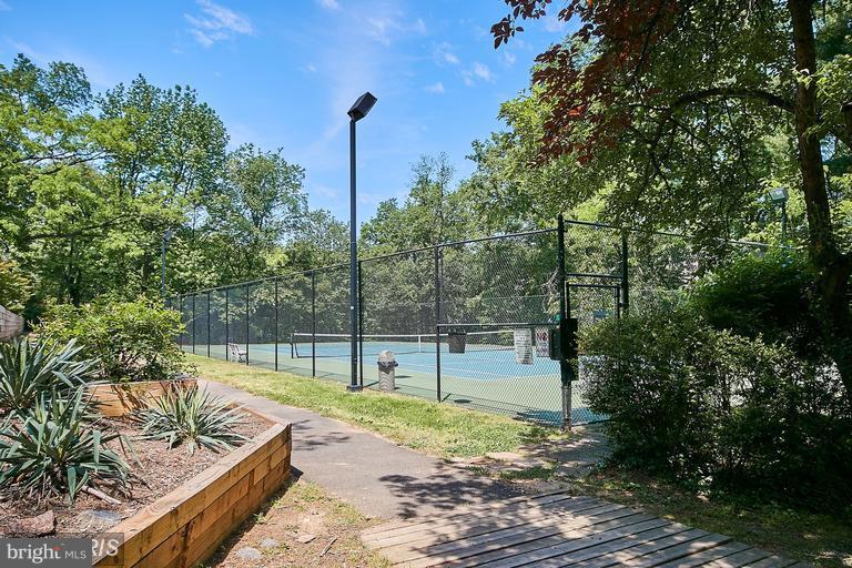 1638 Preston Road Alexandria, VA 22302 - Photo 26 of 30 Community Tennis Courts