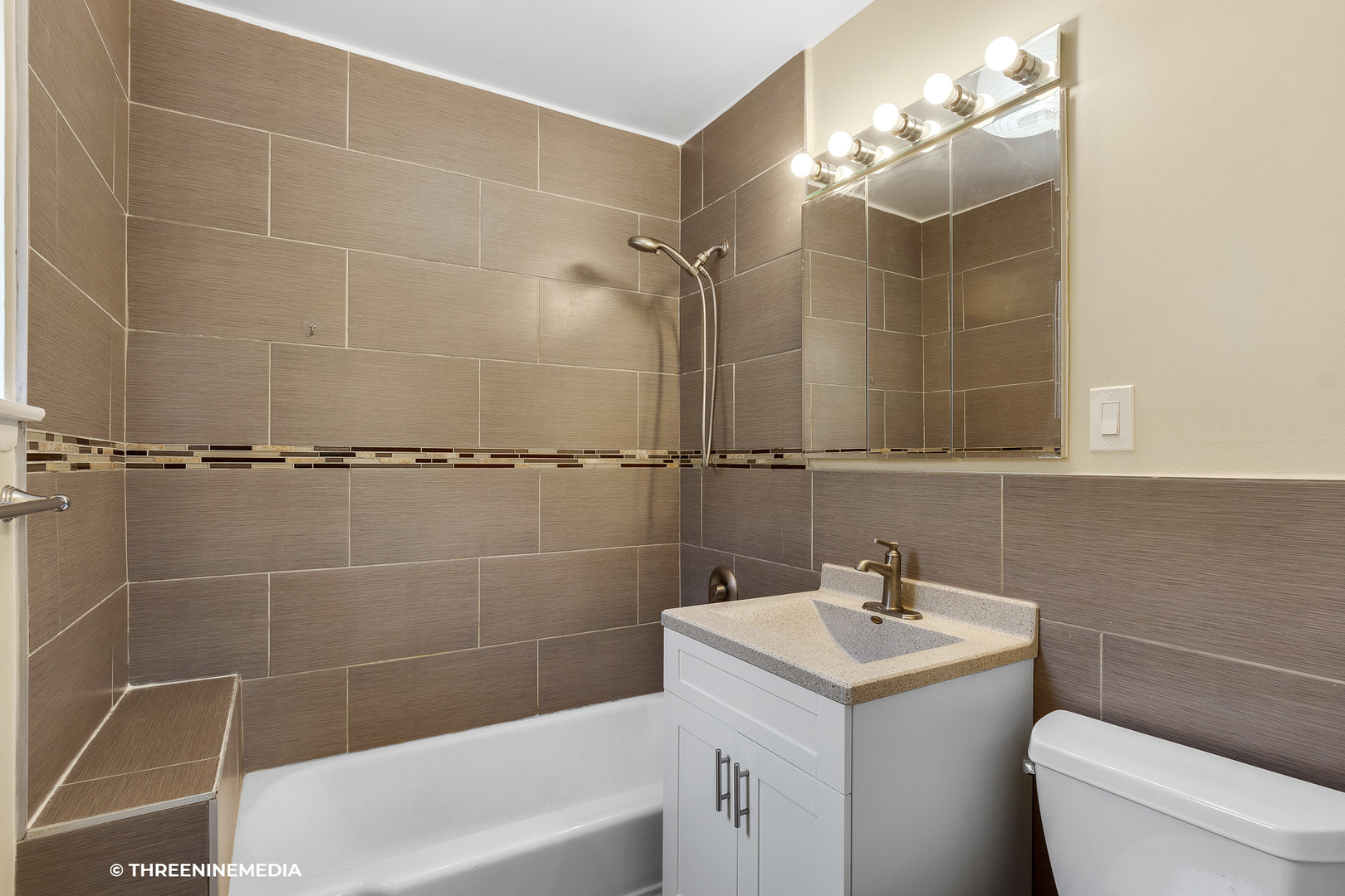 835 Ridge Avenue, Unit 402 Evanston, IL 60202 - Photo 13 of 14 Gallery Image 13