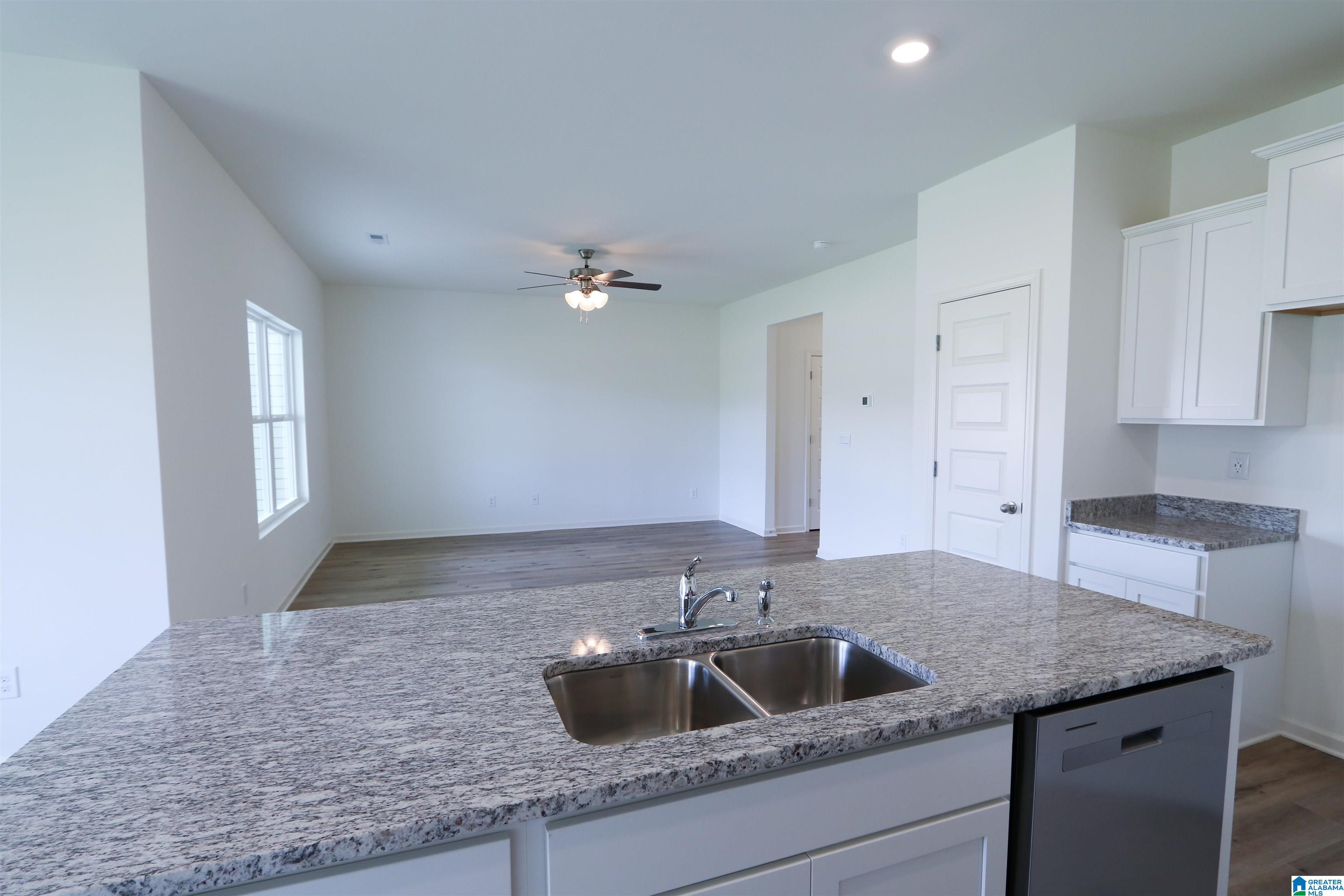 5112 Meadow Ridge Trail Bessemer, AL 35022 - Photo 4 of 33