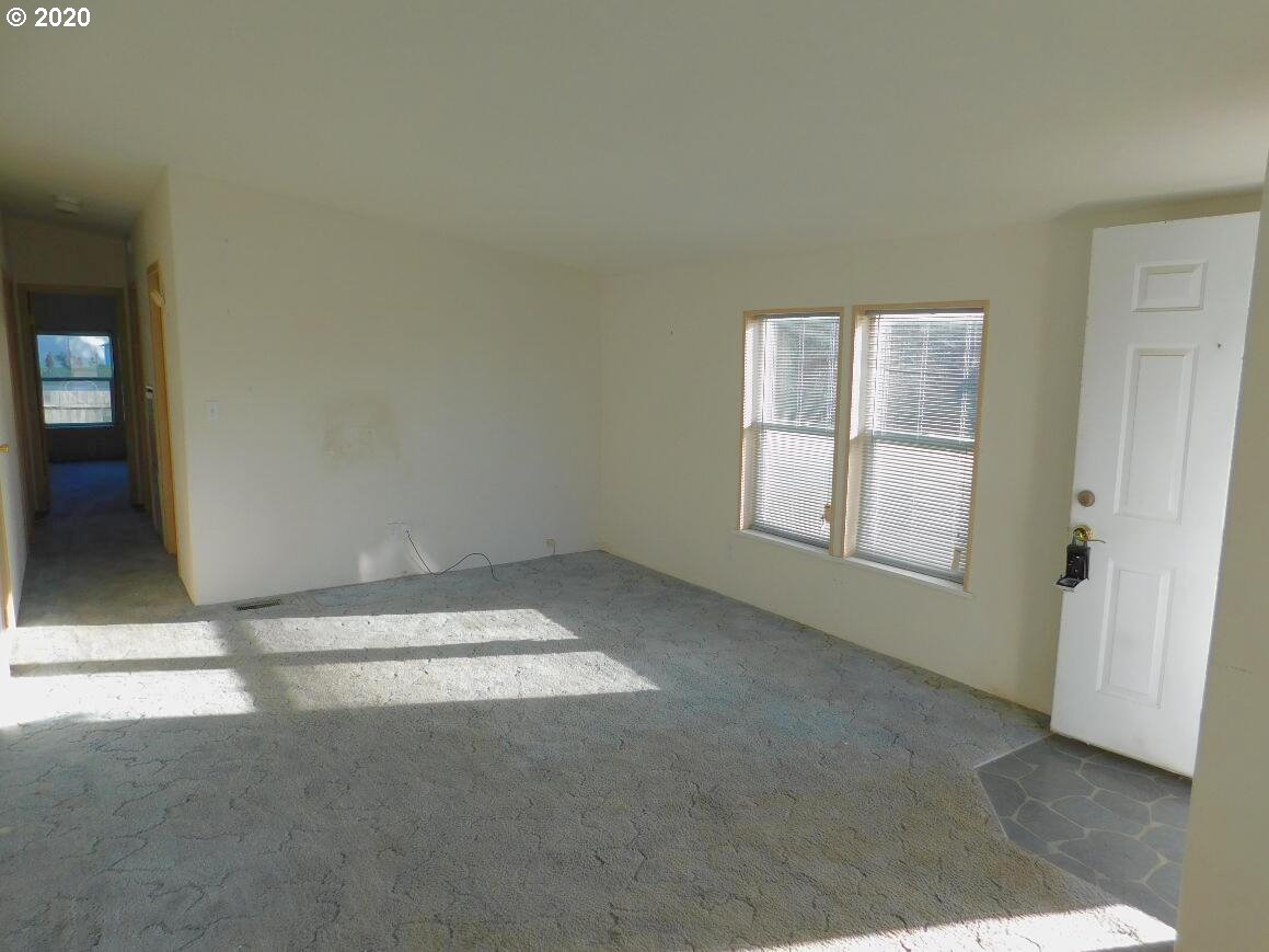 96465 Coverdell Road, Unit 35 Brookings, OR 97415 - Photo 5 of 9