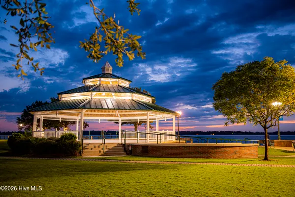 $725,000 | 215 Croatan Lane, New Bern, NC 28562