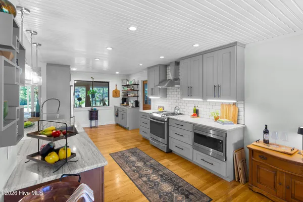 $725,000 | 215 Croatan Lane, New Bern, NC 28562