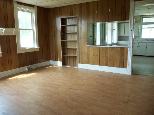 17419 Hebron Road Harvard, IL 60033 - Photo 15 of 22 an empty room with windows