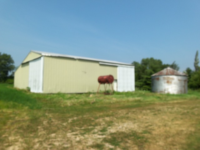 17419 Hebron Road Harvard, IL 60033 - Photo 8 of 22 a backyard of a house