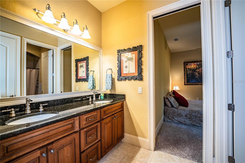 2918 Clubhouse Road Lakeland, FL 33812 - Photo 33 of 47 a en suite bathroom with a sink and mirror