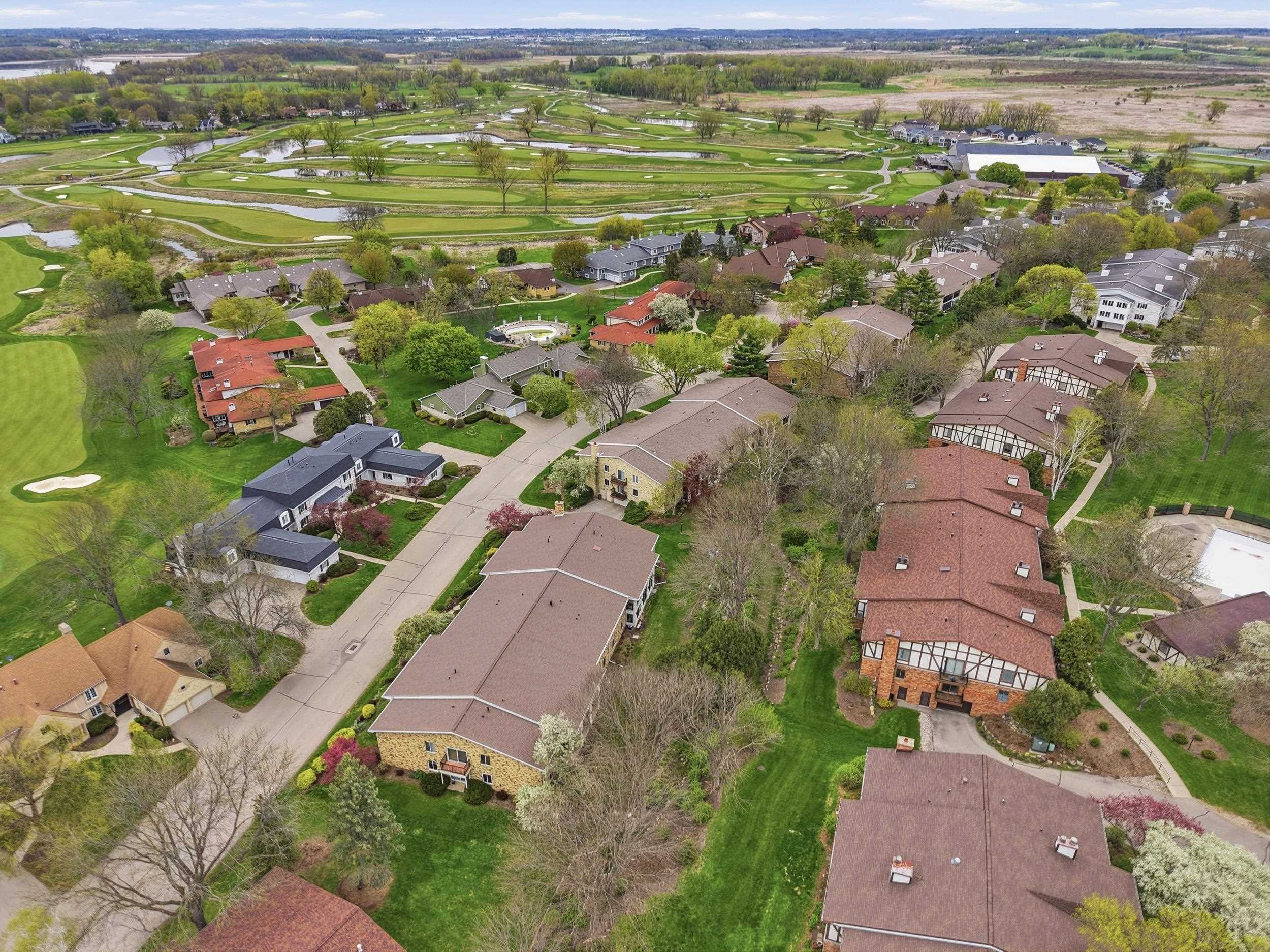25 Golf Course Road, Unit E Madison, WI 53704 - Photo 4 of 38
