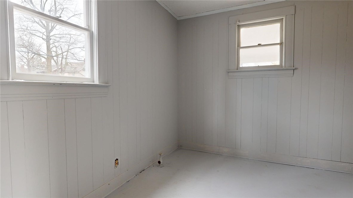 501 South Crea Street Decatur, IL 62522 - Photo 26 of 34 an empty room with a window