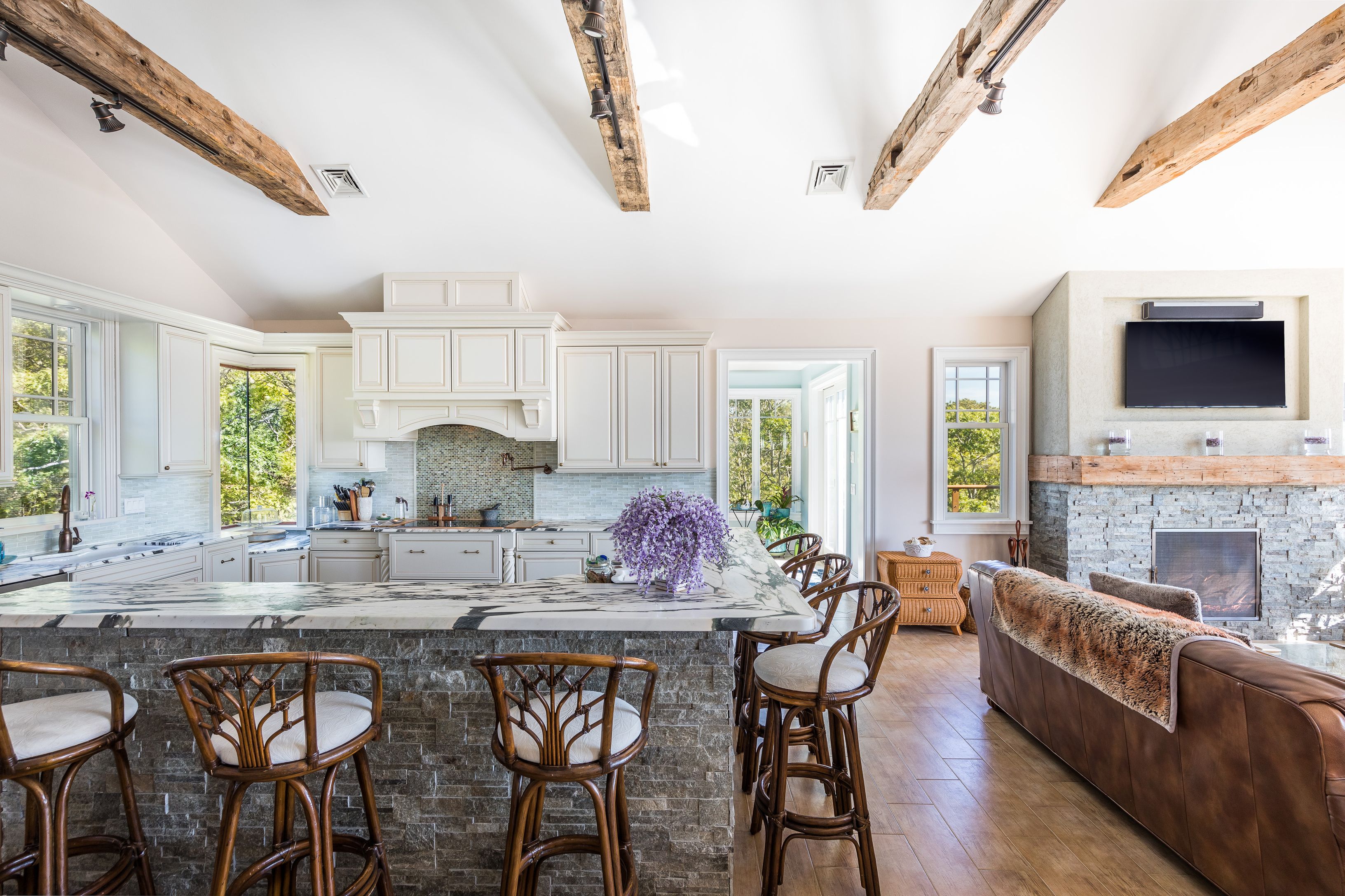 90 Napeague Harbor Road Montauk, NY 11954 - Photo 9 of 27