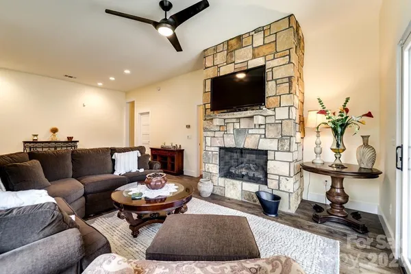 $1,250,000 | 117 Amberleaf Way, Cullowhee, NC 28723