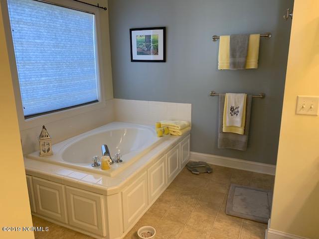 390 Shellcastle Road Rocky Mount, NC 27804 - Photo 10 of 19 shellcastle master bath tub