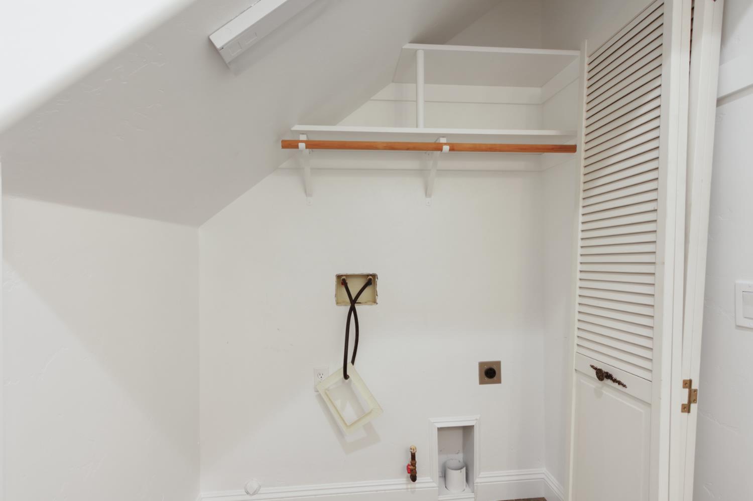 12930 Ridge Road Grass Valley, CA 95945 - Photo 21 of 62 a bathroom with a shower