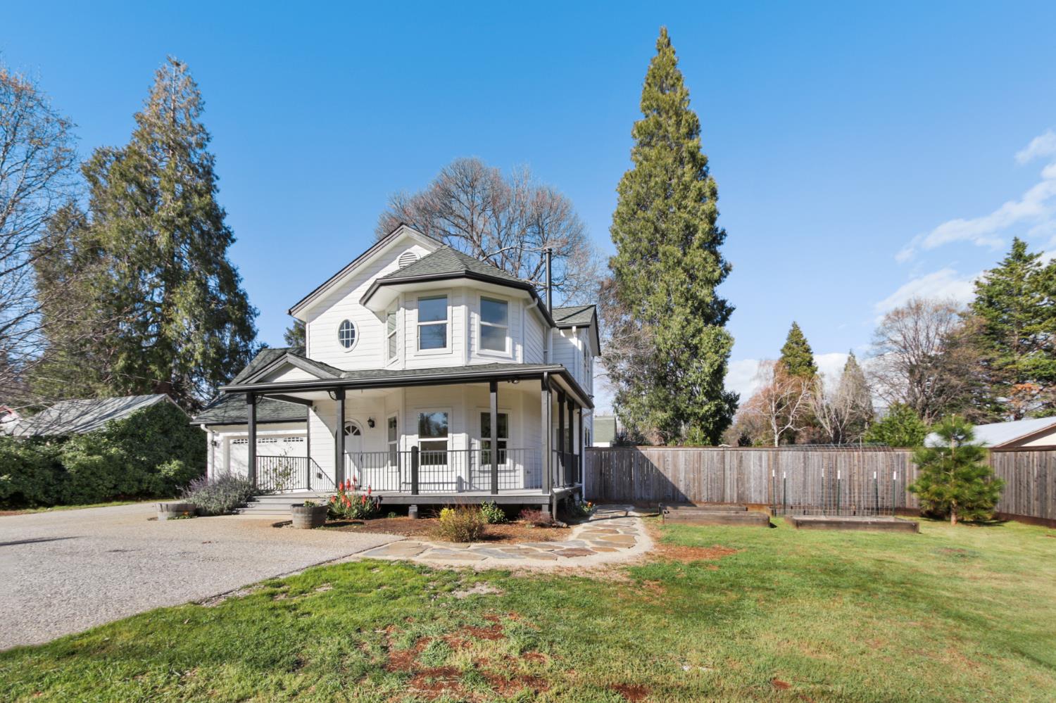 12930 Ridge Road Grass Valley, CA 95945 - Photo 51 of 62 front view of a house with a yard