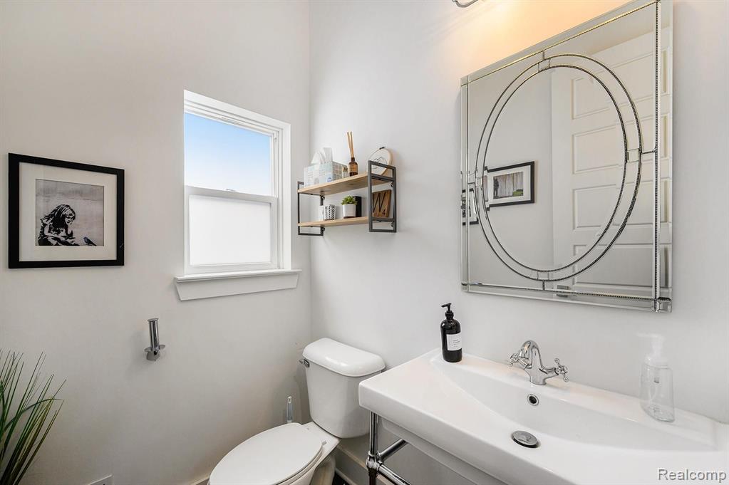 1306 Oxford Road Berkley, MI 48072 - Photo 6 of 29 Gallery Image 6