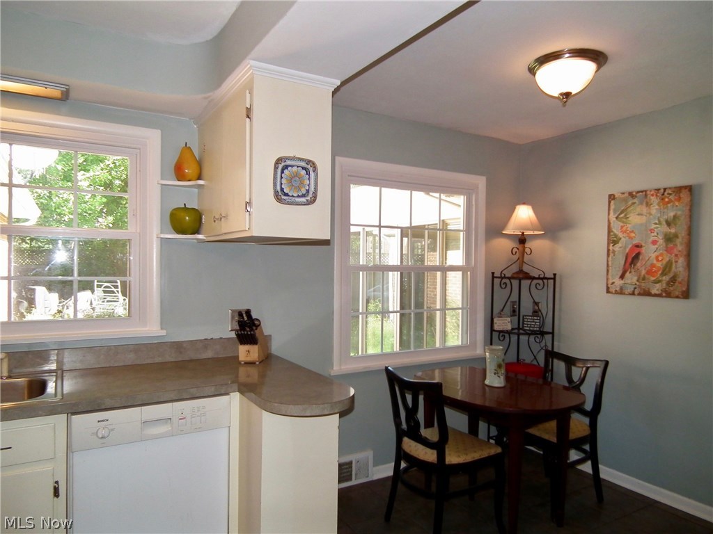 4167 Hadleigh Road Cleveland, OH 44118 - Photo 9 of 20 Gallery Image 9