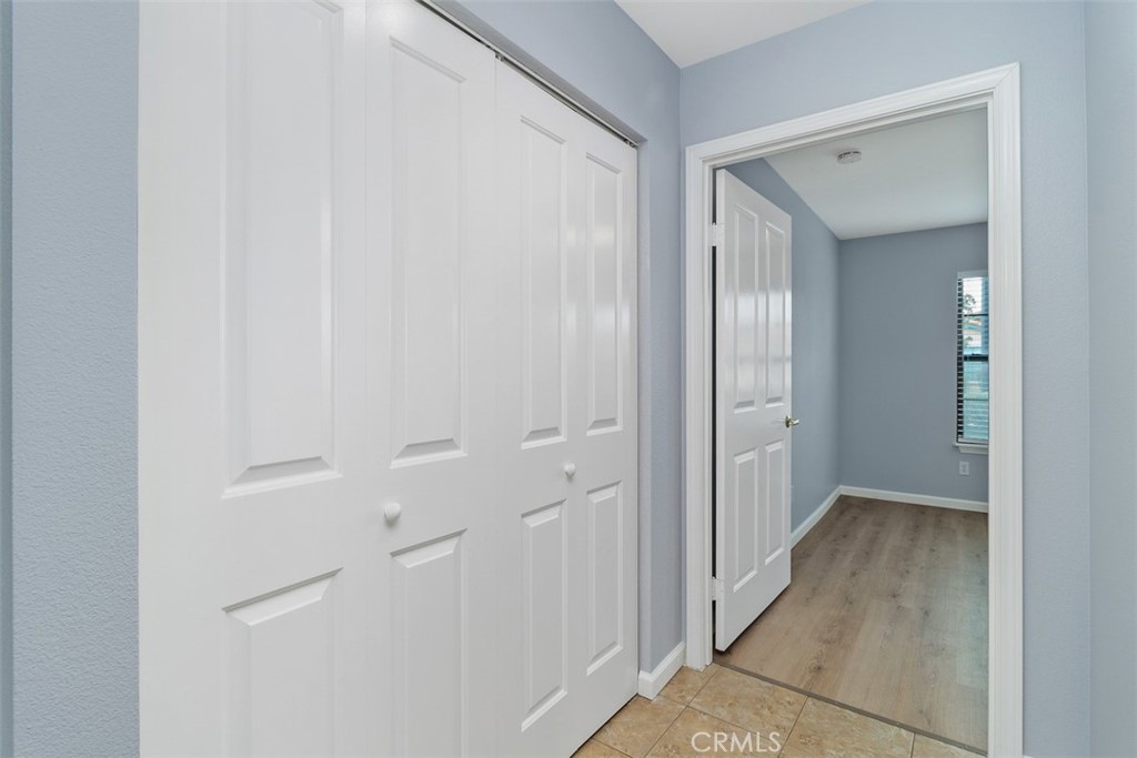 1078 Merrill Circle Hemet, CA 92545 - Photo 17 of 33 a view of a hallway