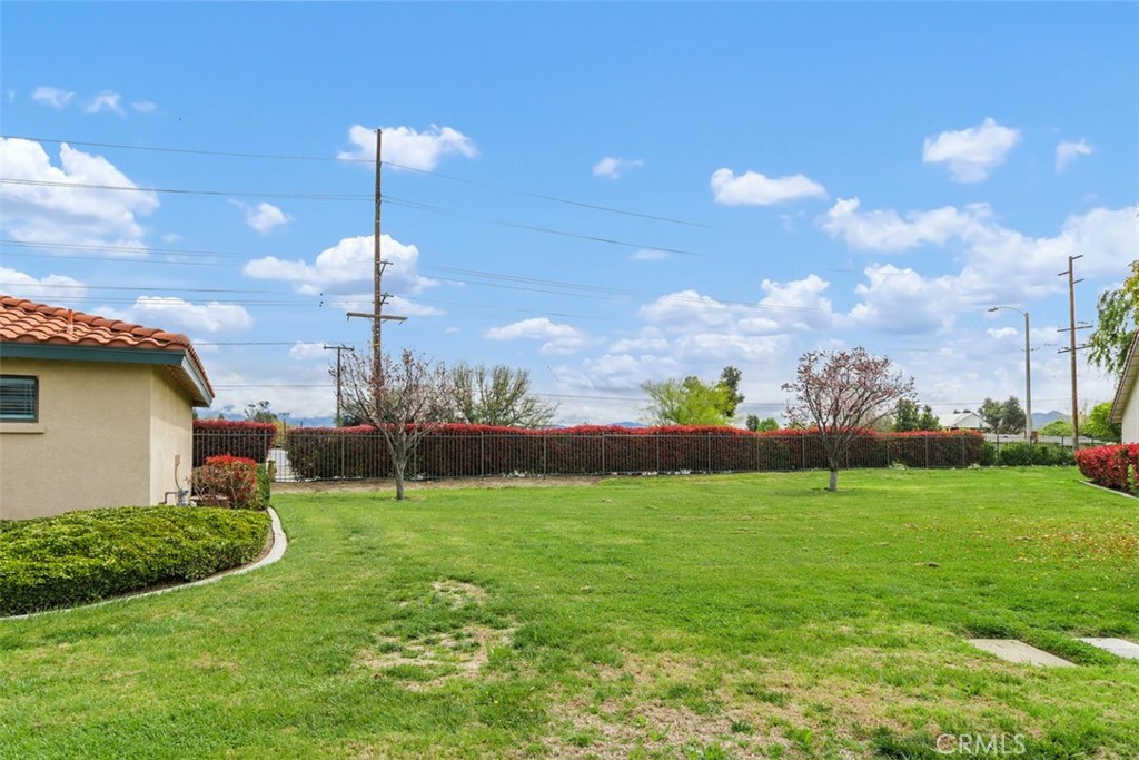 1078 Merrill Circle Hemet, CA 92545 - Photo 3 of 33 a view of a garden