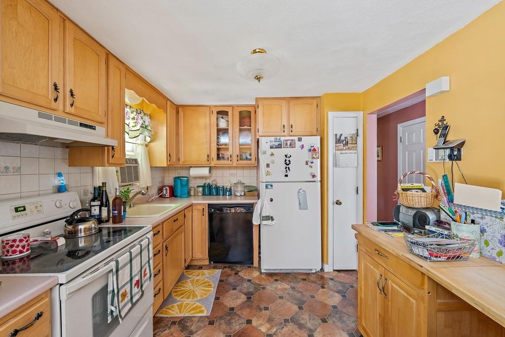 65 Cape Cod Lane Hanover, MA 02339 - Photo 5 of 16 Gallery Image 5